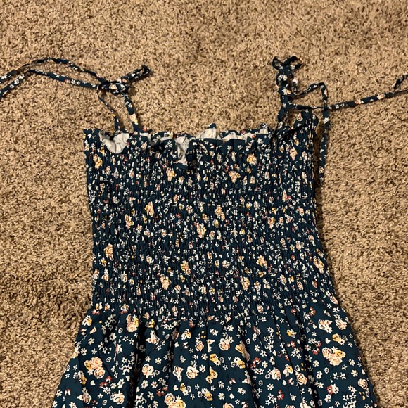 Elegant Floral Jumpsuit in Blue - Picture 3 of 3